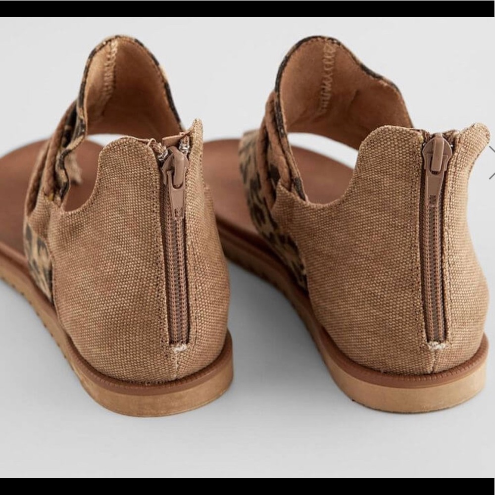 Very G - Leopard Sparta Sandals - Picture 3 of 8